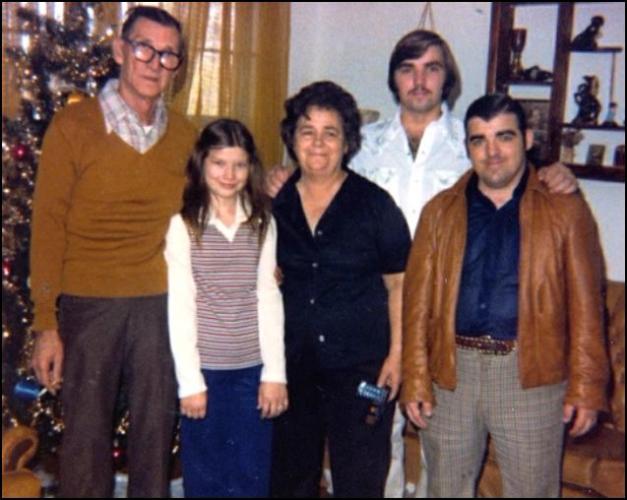 Carl, Mom, Grandmaw, Hawki, and Carl Wayne