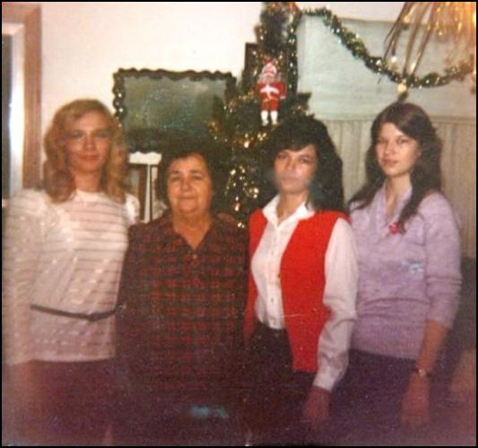 Donna, Grandmaw, Pam, and Mom